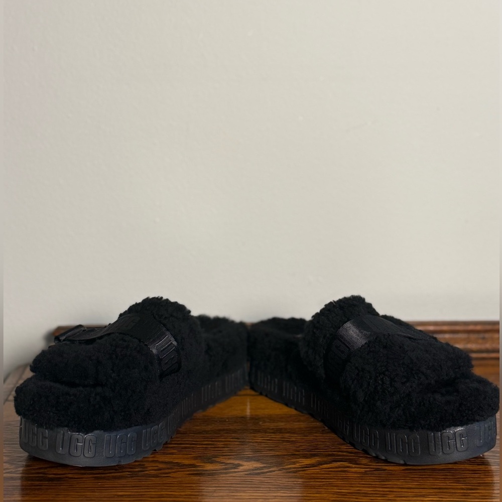 UGG Women’s Black Fluff Fluffita Platform Logo Slipper Sandal - Picture 8 of 10